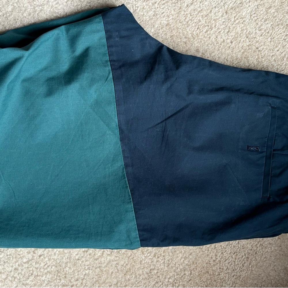 Banana Republic Men's Two-Tone Flat Front Shorts - Picture 3 of 3
